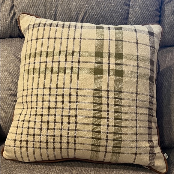 Decorative Pillows - Picture 3 of 7